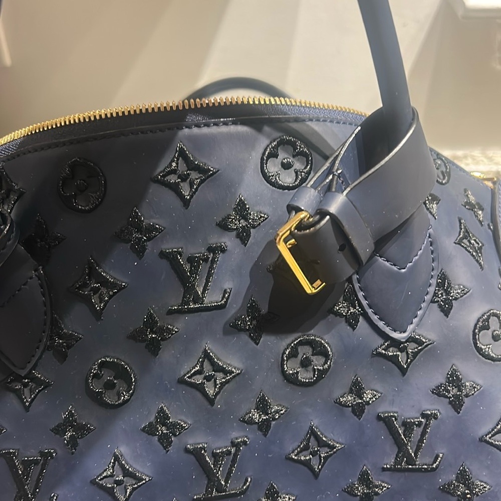 Louis Vuitton Navy Monogram Lockit Verticle W/ Certificate of Authenticity - Picture 2 of 16